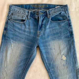 American Eagle Mens Jeans size 32x30. Mens skinny jeans, light denim